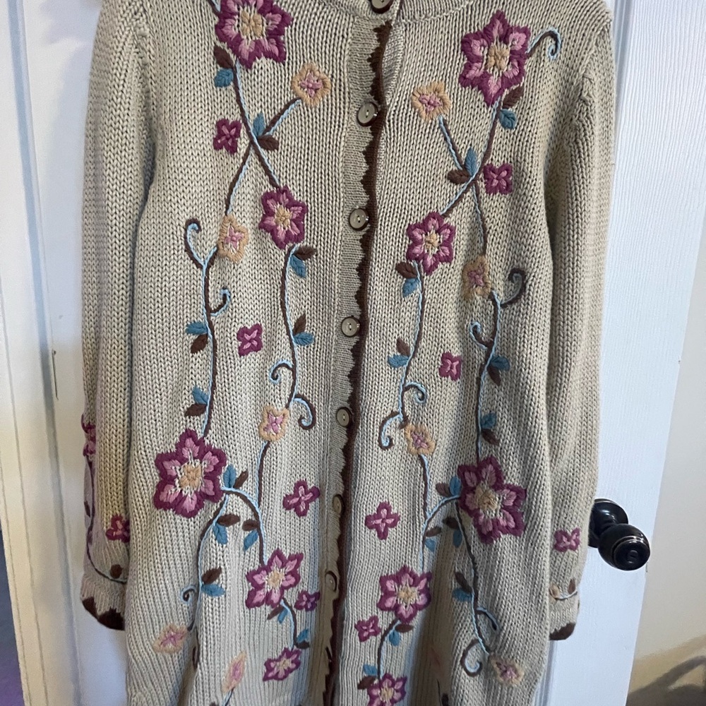 Vintage Floral Embroidered Women's Sweater - Cream and Pink